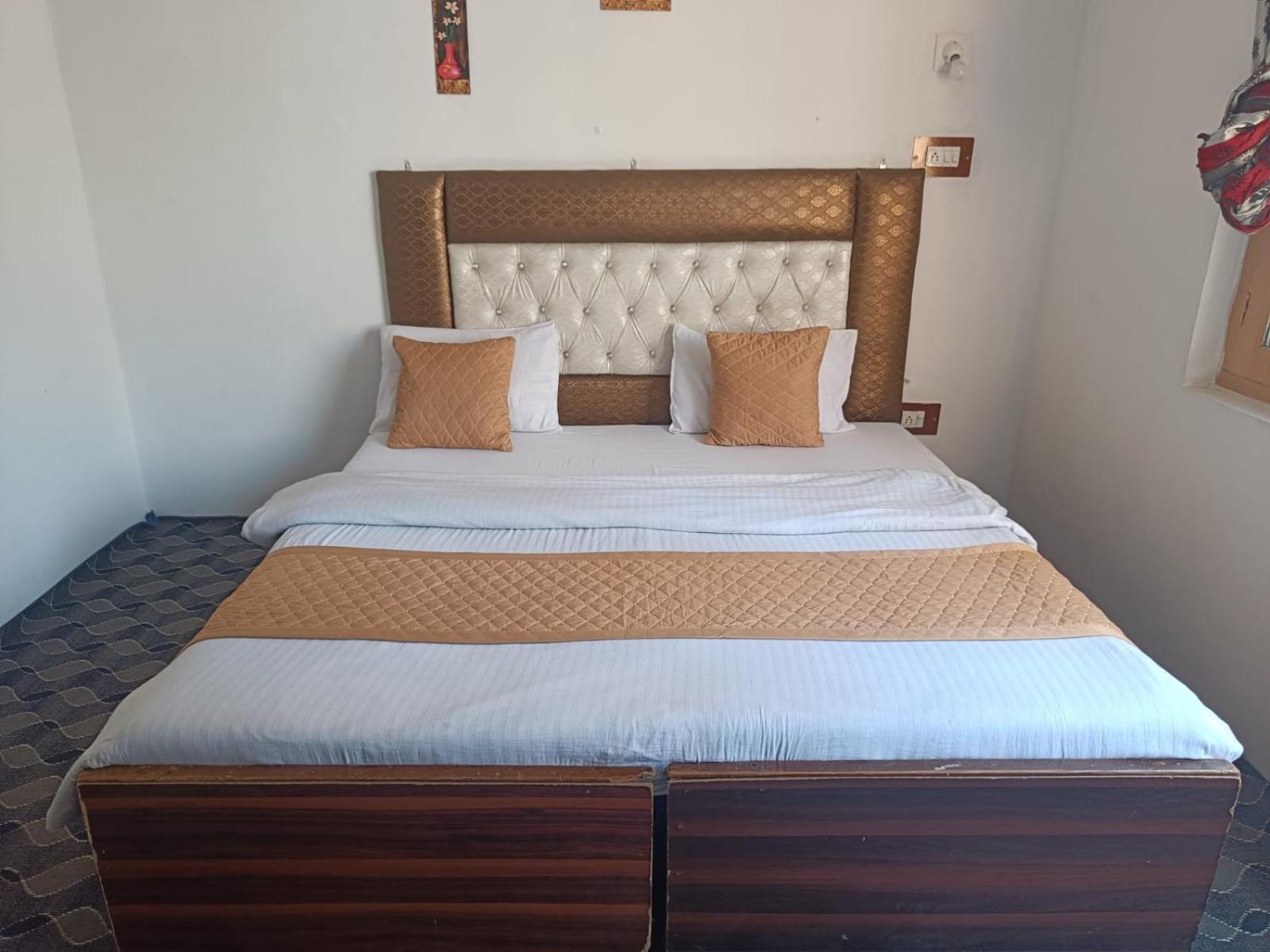 Hotel New Heaven Canal Srīnagar Kültér fotó