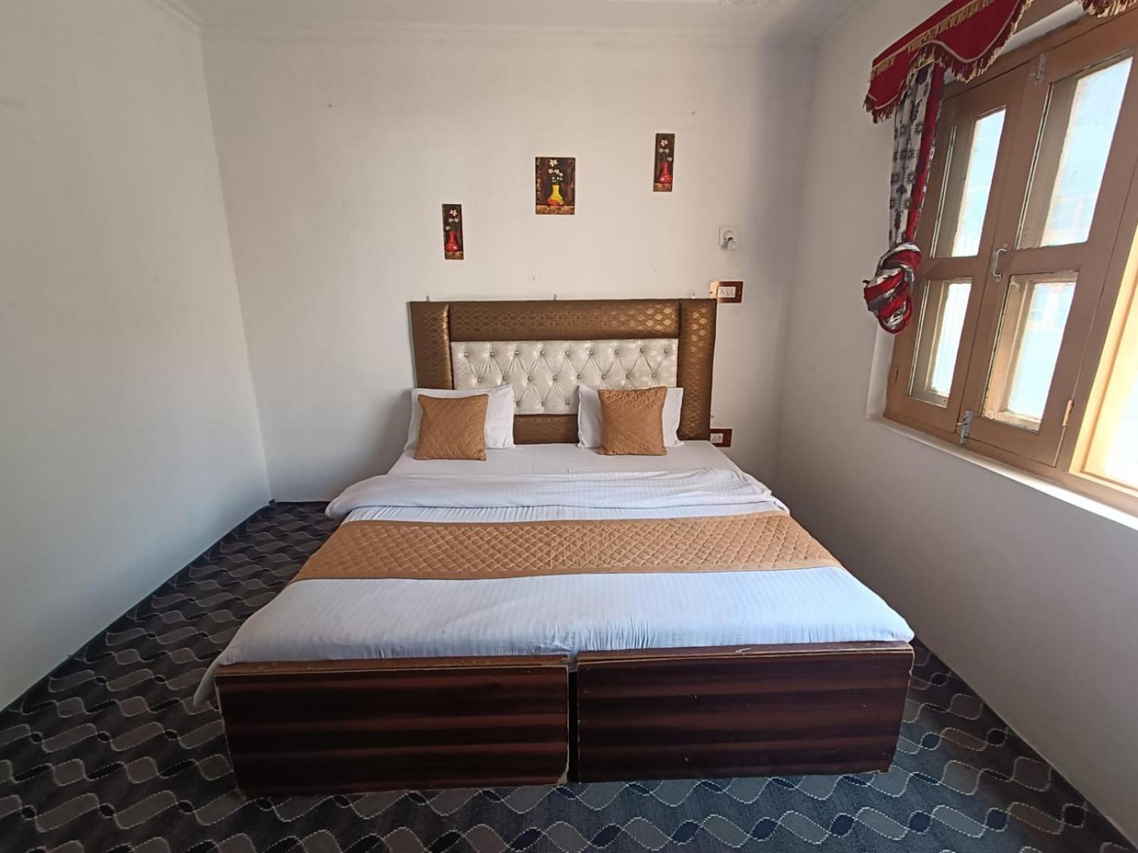 Hotel New Heaven Canal Srīnagar Kültér fotó