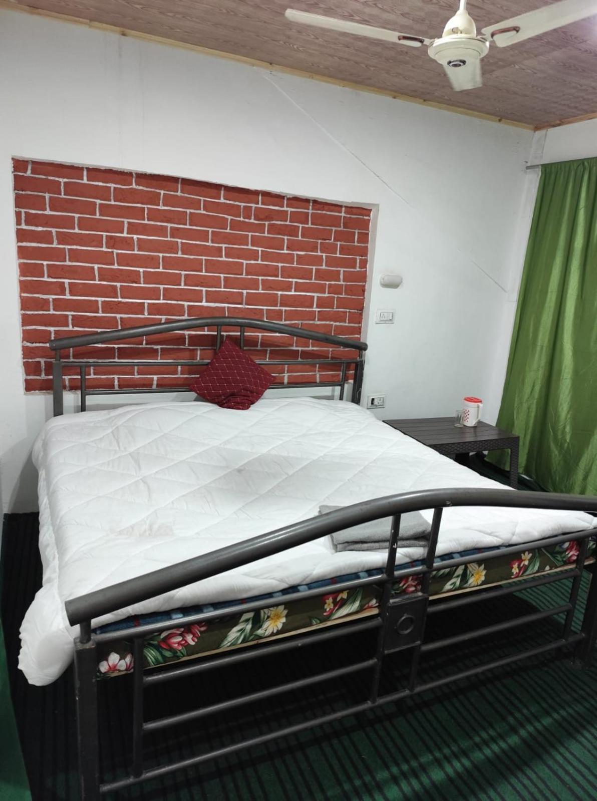 Hotel New Heaven Canal Srīnagar Kültér fotó